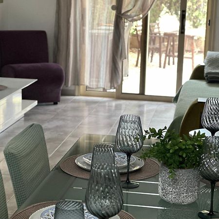Beautiful Apartment Near The Sea And A Large Private Garden 파포스 외부 사진
