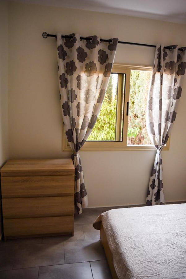 Beautiful Apartment Near The Sea And A Large Private Garden 파포스 외부 사진