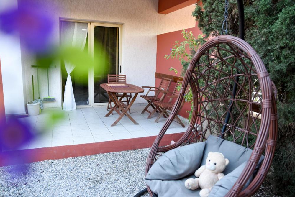 Beautiful Apartment Near The Sea And A Large Private Garden 파포스 외부 사진