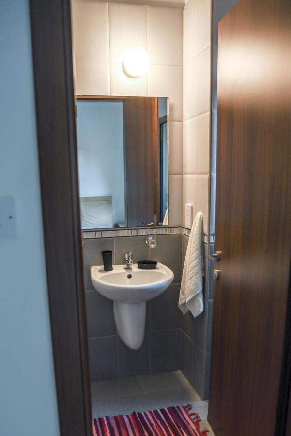 Beautiful Apartment Near The Sea And A Large Private Garden 파포스 외부 사진