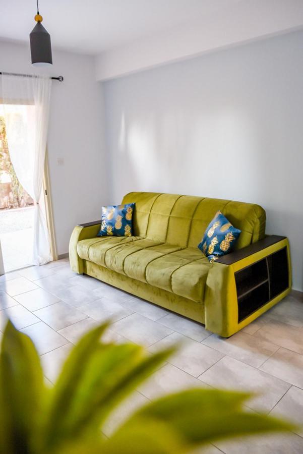 Beautiful Apartment Near The Sea And A Large Private Garden 파포스 외부 사진