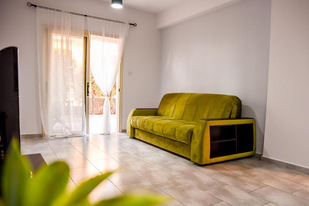 Beautiful Apartment Near The Sea And A Large Private Garden 파포스 외부 사진