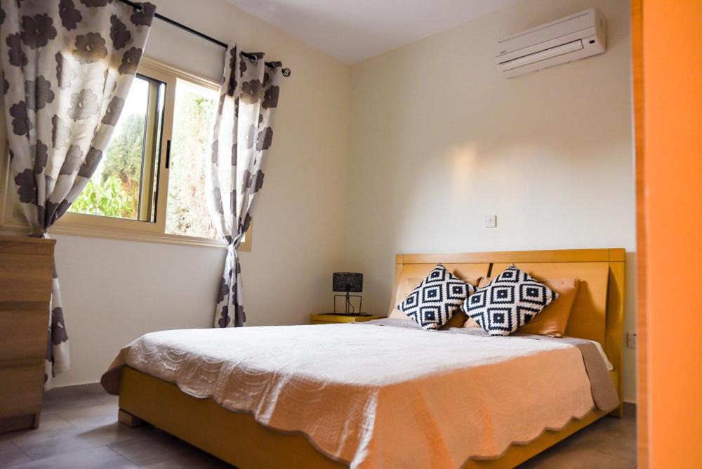 Beautiful Apartment Near The Sea And A Large Private Garden 파포스 외부 사진