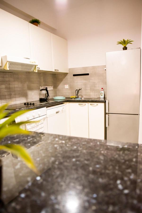 Beautiful Apartment Near The Sea And A Large Private Garden 파포스 외부 사진