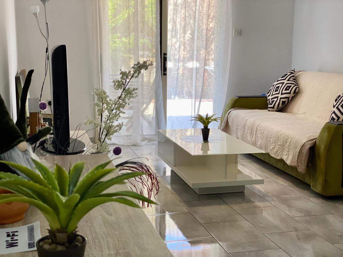 Beautiful Apartment Near The Sea And A Large Private Garden 파포스 외부 사진