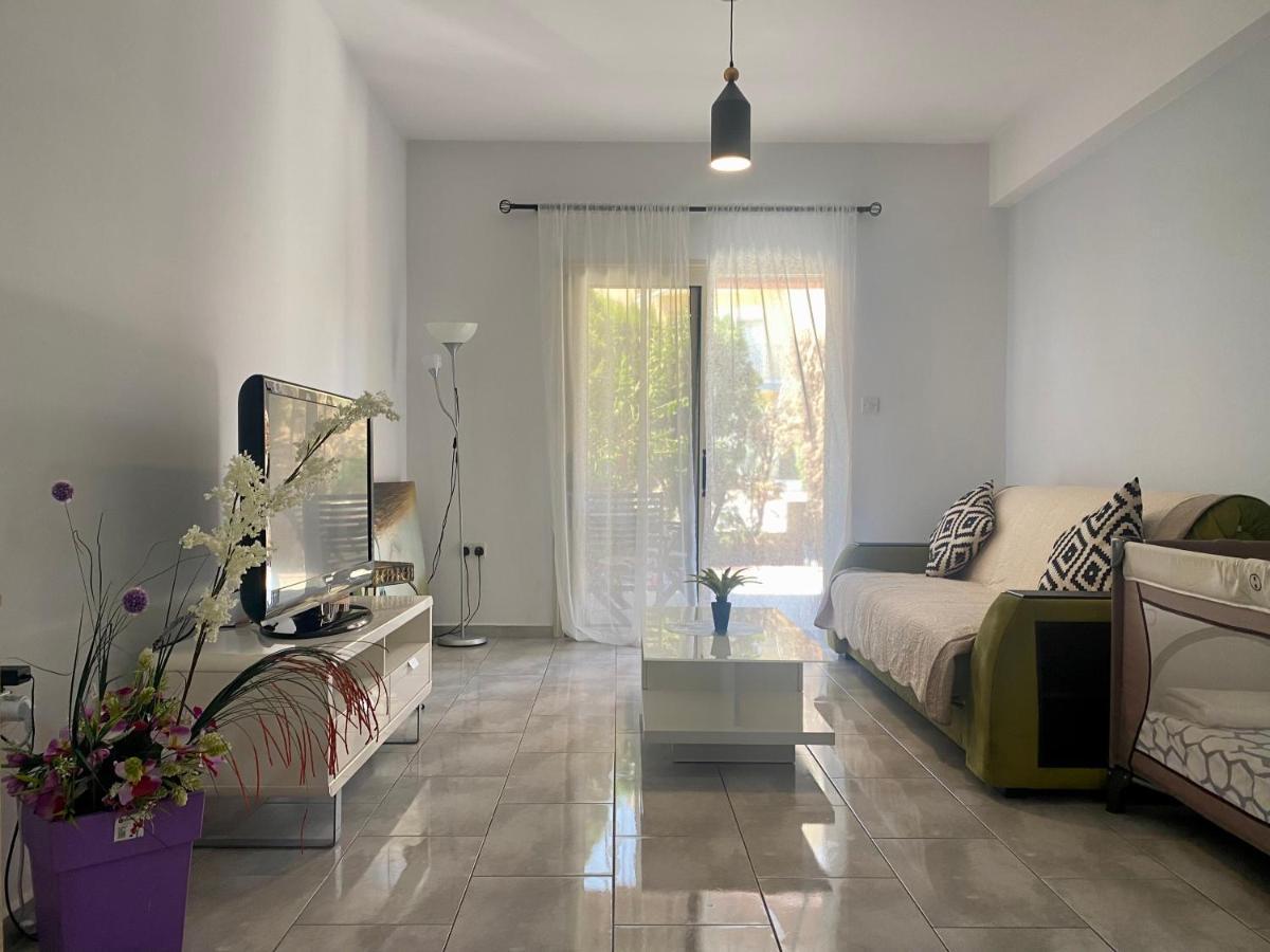 Beautiful Apartment Near The Sea And A Large Private Garden 파포스 외부 사진