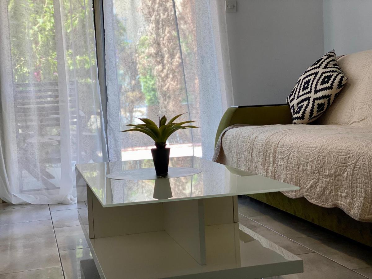 Beautiful Apartment Near The Sea And A Large Private Garden 파포스 외부 사진