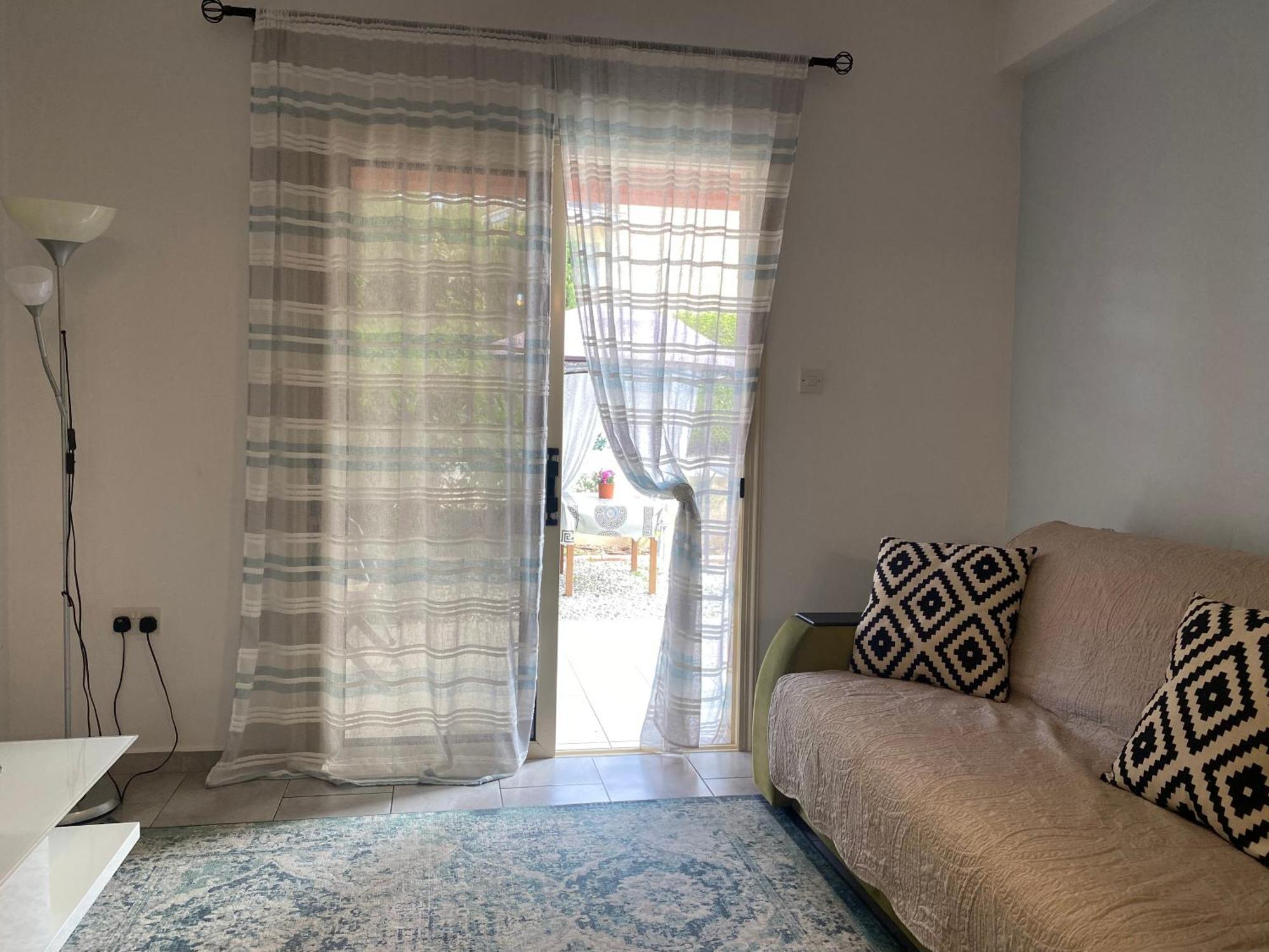 Beautiful Apartment Near The Sea And A Large Private Garden 파포스 외부 사진