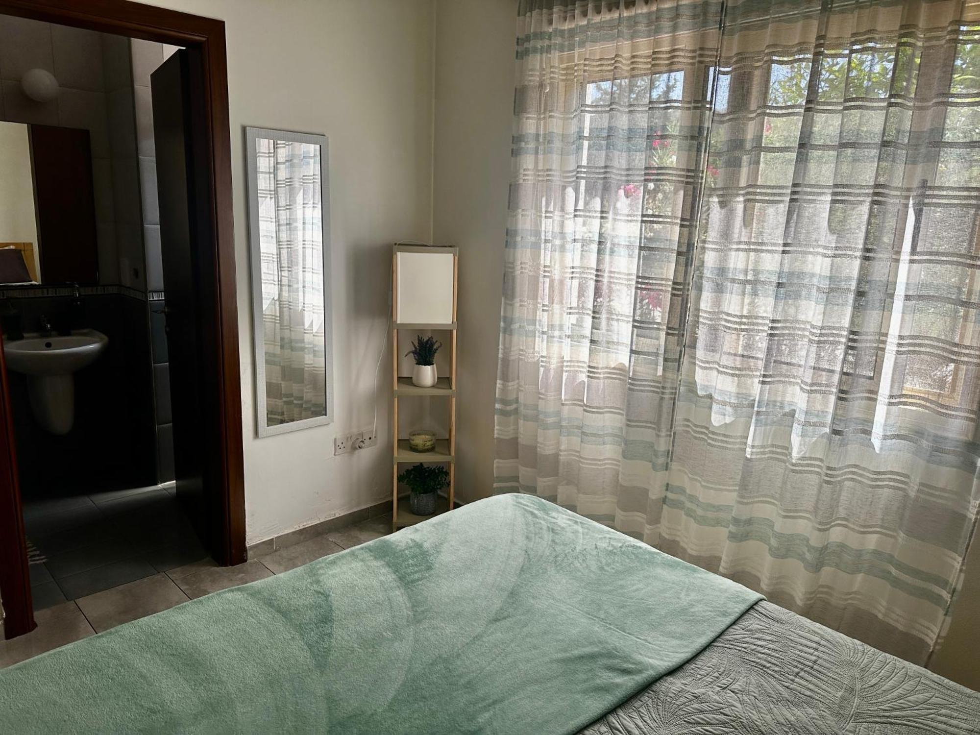 Beautiful Apartment Near The Sea And A Large Private Garden 파포스 외부 사진